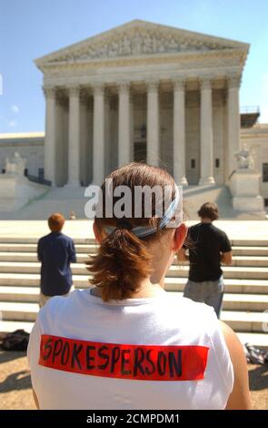 Members of an anti-abortion protest group stand in silent prayer in front of the US Supreme Court in Washington.  Members of an anti-abortion protest group, 'Bound for Life,' stand in silent prayer in front of the U.S. Supreme Court in Washington September 5, 2005. Earlier Monday, President George W. Bush nominated Judge John Roberts to become chief justice of the court. REUTERS/Jonathan Ernst