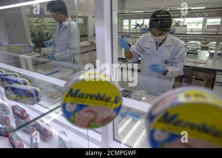 Lab Technicians Work Inside The R D Lab Of The Thai Union Group In Bangkok Thailand March 31 16 Reuters Athit Perawongmetha Stock Photo Alamy