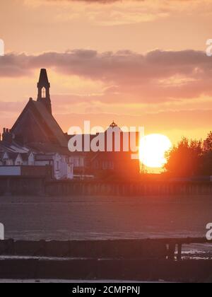 Sheerness, Kent, UK. 17th September, 2020. UK Weather: sunset in Sheerness, Kent.  Credit: James Bell/Alamy Live News Stock Photo
