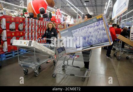 Sam's Club shopping cart with Sam's Club store in background Stock ...