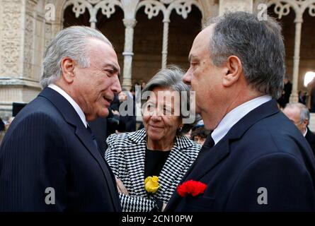 Brazil's President Michel Temer (L) speaks with Joao Soares and Isabel Soares, son and daughter of Mario Soares, during the funeral ceremony for former Portuguese president and prime minister Mario Soares in the courtyard of the Jeronimos Monastery in Lisbon, Portugal January 10, 2017. REUTERS/Antonio Pedro Santos/POOL