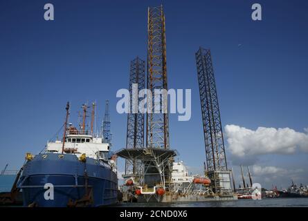 shipyards batam riau indonesia Stock Photo - Alamy