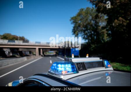 18 September 2020, North Rhine-Westphalia, Mülheim an der Ruhr: A police car is blocking the A40 at the level of the railway bridge. The fire of a tanker truck has caused severe damage to the A40 near Mülheim-Styrum and to at least one Deutsche Bahn bridge structure. The motorway is currently closed in both directions. Experts from Straßen.NRW and DB are on site to assess the damage and coordinate further action. Photo: Fabian Strauch/dpa Stock Photo