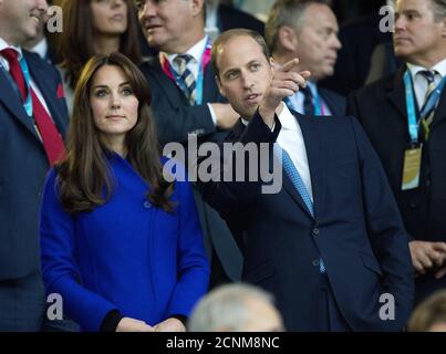 PRINCE WILLIAM AND CATHERINE THE DUCHESS OF CAMBRIDGE WATCH THE OPENING CEREMONY. RUGBY WORLD CUP 2015. PICTURE CREDIT : MARK PAIN / ALAMY Stock Photo