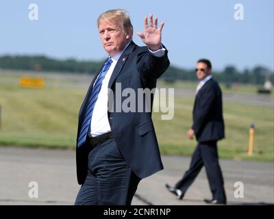 U.S. President Donald Trump deplanes Air Force One upon arrival in Morristown, New Jersey, U.S., July 20, 2018. REUTERS/Mary F. Calvert