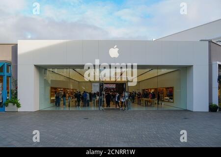 UTC - Apple Store - Apple