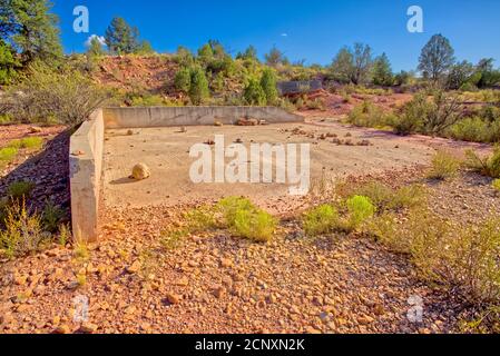 The ruins of a long abandoned copper mine near Bear Sliding Campsite just north of the Verde River near Perkinsville Arizona. The mine is within the P Stock Photo