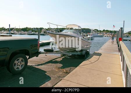 Launching a boat in Sesuit Harbor in Dennis, Massachusetts, USA on Cape Cod Stock Photo