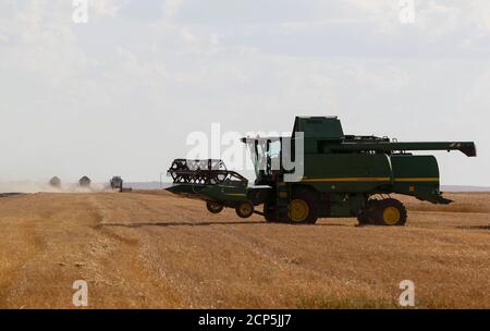 John Deere combine harvests wheat in a field of the Oktyabrskoe farming company in Akmola region, Kazakhstan, September 5, 2016.  REUTERS/Shamil Zhumatov