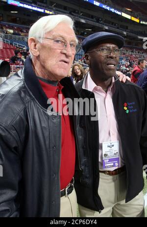 St. Louis, United States. 18th Sep, 2020. Former St. Louis Football Cardinals defensive back and member of the National Football Hall of Fame Larry Wilson, shown in this November 2009 file photo, with former teammate Mel Gray (R) has died at the age of 82 at his home in Scottsdale, Arizona. Wilson being treated for cancer, died on September 17, 2020 according to a news release from the Arizona Cardinals. File Photo by Bill Greenblatt/UPI Credit: UPI/Alamy Live News Stock Photo