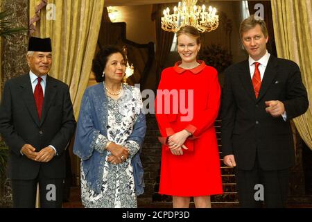Belgian Crown Prince Philippe And His Wife Princess Mathilde Meet With Perak State S Sultan Azlan Shah In Kuala Kangsar Perak State S Sultan Azlan Shah L And His Wife Raja Pemaisuri Bainun 2ndl