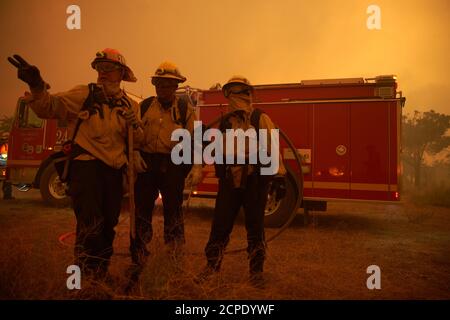 January 24, 2019, Juniper Hills, California, U.S.A: Los Angeles County Fire Dept wilderness firefighters defend homes from the Bobcat Fire. The Bobcat Fire tore down through the desert floor of Juniper Hills, California after winds picked up on Friday September 18, 2020. (Credit Image: © Allison Dinner/ZUMA Wire) Stock Photo