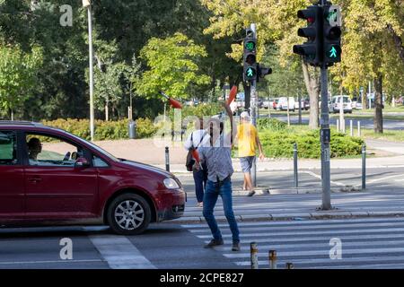 Novi Sad, Serbia - August 31, 2020: A man juggling at a pedestrian crossing in Novi Sad Stock Photo