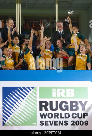Australia's women's rugby team celebrate after winning their IRB Rugby World Cup Sevens final match against New Zealand in Dubai March 7, 2009. REUTERS/Jumana El Heloueh (UNITED ARAB EMIRATES SPORT RUGBY)