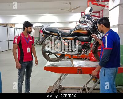 DISTRICT KATNI, INDIA - JANUARY 18, 2020: Indian automobile engineers working at Hero motorcycle workshop. Stock Photo