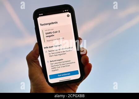 Negative test result, hand holding smartphone with Corona Warn-APP, Corona crisis, Stuttgart, Baden-Württemberg, Germany, Europe Stock Photo