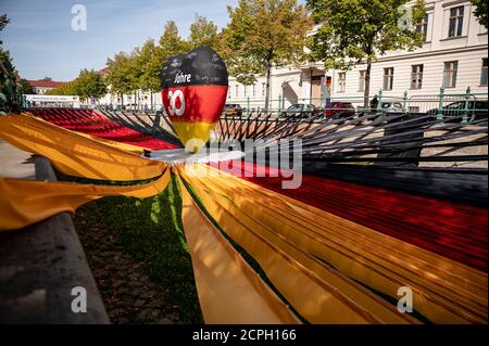 Potsdam, Germany. 19th Sep, 2020. A heart in the colours of the German flag with the inscription '30 years' stands at the 'Einheits-Expo' on the day of German Unity. Credit: Fabian Sommer/dpa/Alamy Live News Stock Photo