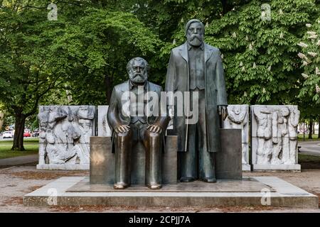 The bronze monument of Karl Marx and Friedrich Engels in Berlin-Mitte Stock Photo