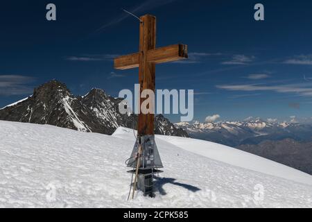Switzerland, Canton Valais, Saastal, Saas-Fee, summit Alphubel, summit cross with Mischabel, Täschhorn, Dom and Lenzspitze and the Bernese Alps with Stock Photo
