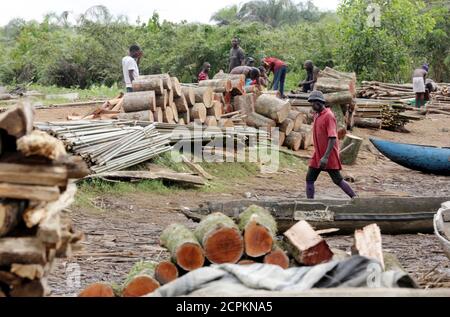 Market in Monrovia, Liberia Stock Photo - Alamy