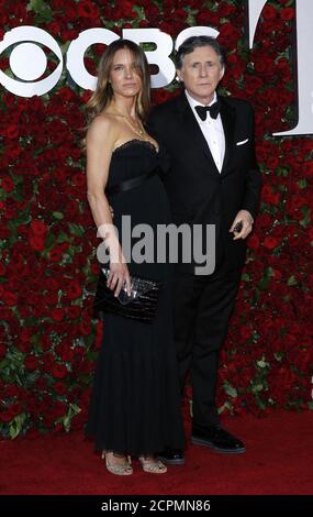 Actor Gabriel Byrne And Wife Hannah Beth King Arrive For The American Theatre Wing S 70th Annual Tony Awards In New York U S June 12 2016 Reuters Andrew Kelly Stock Photo Alamy