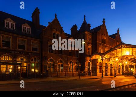 England, London, Marylebone, Marylebone Train Station at Night Stock Photo
