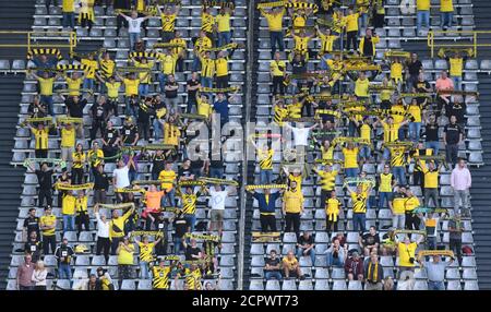 Dortmund, Germany. 19th Sep, 2020. Football: Bundesliga, Borussia Dortmund - Borussia Mönchengladbach, 1st matchday at Signal Iduna Park. Spectators create atmosphere in the stands. IMPORTANT NOTICE: In accordance with the regulations of the DFL Deutsche Fußball Liga and the DFB Deutscher Fußball-Bund, it is prohibited to use or have used in the stadium and/or from the game taken photographs in the form of sequence images and/or video-like photo series. Credit: Bernd Thissen/dpa/Alamy Live News Stock Photo