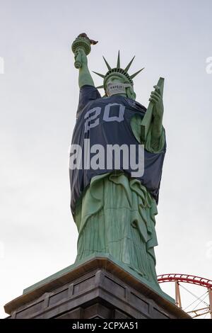 Las Vegas, SEP 15, 2020 - Afternoon sunny view of the Statue of Liberty wear Raiders football shirt and face mask Stock Photo