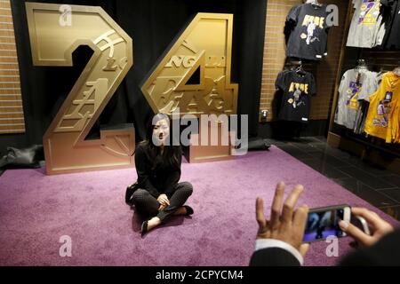 lakers store staples center