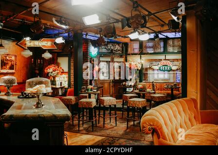 Warner Brothers set for friends Central Perk Bar Stock Photo - Alamy