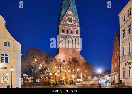 Christmas, Christmas market, night shot, city view, Lüneburg, old town, church tower, St. Johannis church, Am Sande Stock Photo