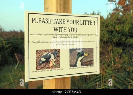 Please Take Your Litter With You, Thornham Harbour, Coast Path, Sign Post, Norfolk, England, UK. Stock Photo