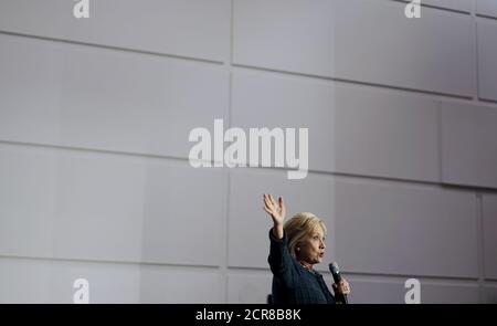 Democratic presidential candidate Hillary Clinton speaks at a campaign event in Cedar Falls, Iowa January 26, 2016.   REUTERS/Rick Wilking
