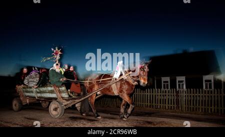 Performers ride a horse-drawn cart as they sing Christmas carols, locally known as 'Kolyadki', in the village of Gantsevichi, about 180 km (112 miles) southeast of Minsk, January 13, 2012. Many Orthodox Belarussians mark New Year according to the Julian calendar on January 13. REUTERS/Vasily Fedosenko(BELARUS - Tags: SOCIETY ANIMALS)