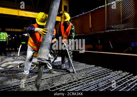 Jinan. 19th Sep, 2020. Workers join together two parts of an arch bridge across the Liangji Canal at a construction site of the Qufu-Heze section on the Rizhao-Lankao high-speed railway in east China's Shandong Province, Sept. 19, 2020. Credit: Guo Xulei/Xinhua/Alamy Live News Stock Photo