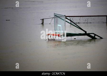 A basketball court is covered by water at a flooded area in Banshan Cun, Zhejiang province June 17, 2011.  Pelting rain in parts of central and southern China has forced hundreds of thousands of people to leave their homes and prompted the government to demand safety checks on vulnerable dams, news reports said on Thursday.  REUTERS/Carlos Barria (CHINA - Tags: ENVIRONMENT DISASTER)