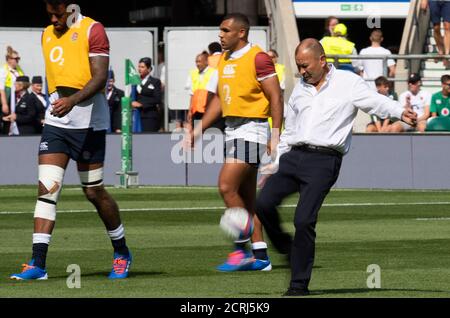 England Head Coach Eddie Jones as his team warm up before the game.    PHOTO CREDIT : © MARK PAIN / ALAMY STOCK PHOTO Stock Photo