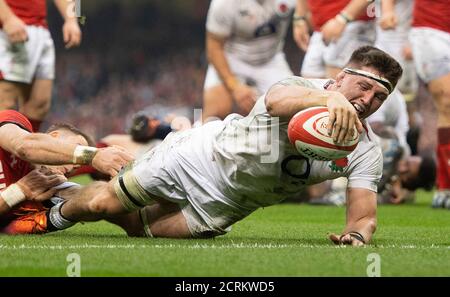 England's Tom Curry. Wales v England.  Six Nations Championship.    PHOTO CREDIT :  © MARK PAIN / ALAMY STOCK PHOTO Stock Photo