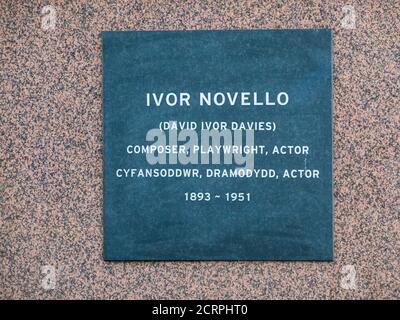 Memorial Statue of for Welsh actor, singer and composer IVOR NOVELLO in Cardiff BAY, Cardiff, Wales, UK Stock Photo