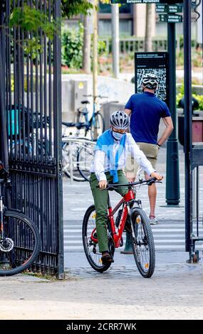 Brussel, Belgium. 20th Sep, 2020. Prince Emmanuel of Belgium arrive at the Huis van de Europese geschiedenis in Brussel, on September 20, 2020, they make a bike ride on the occasion of the Car Free Sunday in Brussels Credit: Albert Nieboer/ Netherlands OUT/Point De Vue Out |/dpa/Alamy Live News Stock Photo