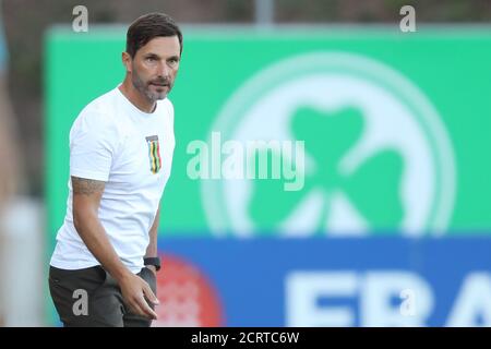 20 September 2020, Bavaria, Fürth: Football: 2nd Bundesliga, SpVgg Greuther Fürth - VfL Osnabrück, 1st matchday, at the Ronhof Thomas Sommer sports park. The Fürth coach Stefan Leitl reacts to the course of the game. Photo: Daniel Karmann/dpa - IMPORTANT NOTE: In accordance with the regulations of the DFL Deutsche Fußball Liga and the DFB Deutscher Fußball-Bund, it is prohibited to exploit or have exploited in the stadium and/or from the game taken photographs in the form of sequence images and/or video-like photo series. Stock Photo