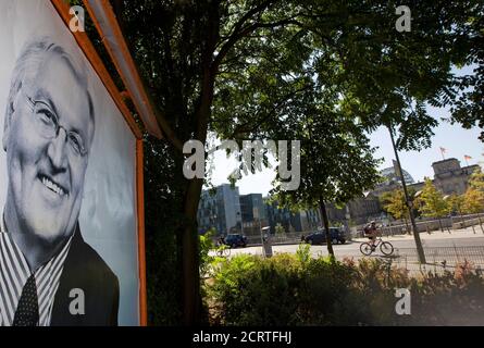 German Foreign Minister and candidate for chancellor of the Social Democratic Party (SPD) in an upcoming general election, Frank-Walter Steinmeier, is seen on a campaign poster near the Reichstag in Berlin, August 20, 2009.   REUTERS/Thomas Peter (GERMANY POLITICS ELECTIONS)