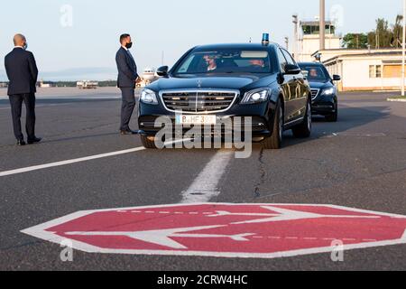 Berlin, Germany. 17th Sep, 2020. The armoured limousine of Federal President Steinmeier and his wife and an escort vehicle drive up to the military section of Tegel Airport. Federal President Steinmeier and his wife travel to Northern Italy for a two-day visit at the invitation of the Italian President. Credit: Bernd von Jutrczenka/dpa/Alamy Live News Stock Photo