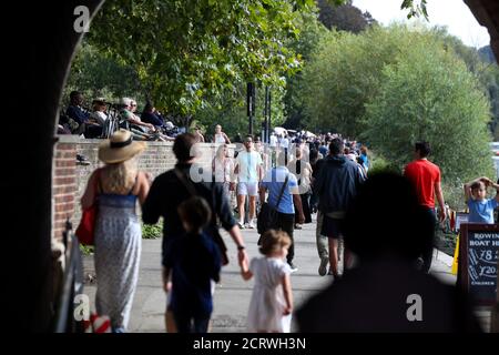 London, UK. 20th September 2020 Richmond upon Thames riverside, busy with pedestrians on a warm, sunny Sunday afternoon. Andrew Fosker / Alamy Live News Stock Photo