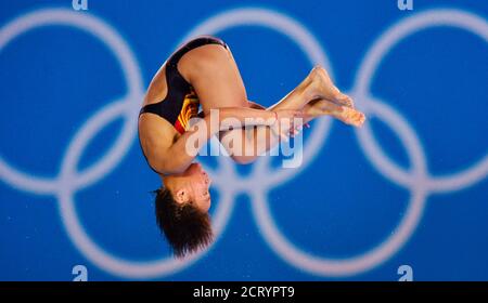 China's Hu Yadan performs a dive during the women's 10m platform semi-final at the London 2012 Olympic Games at the Aquatics Centre August 9, 2012.         REUTERS/Toby Melville (BRITAIN  - Tags: OLYMPICS SPORT DIVING)