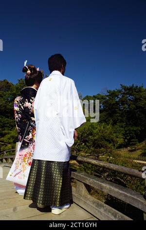 Japanese couple in kimono doing wedding picture on Engetsu-kyo Bridge in Ritsurin koen garden, Takamatsu city, Shikoku, Japan 2012 Stock Photo