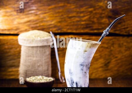 Tereré ou tererê is a typical South American drink made with the infusion of yerba mate in cold water. Accessories for preparing yerba mate. Drink con Stock Photo