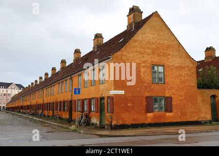Yellow Nyboder terraced houses in Copenhagen Stock Photo