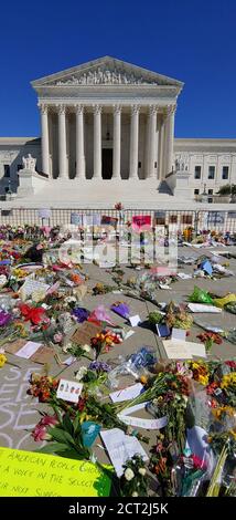 Washington, DC, September 20, 2020, USA:  Flowers adorn the area around the US Supreme Court in Washington DC, after SC Justice Ruth Bader Ginsburg di Stock Photo