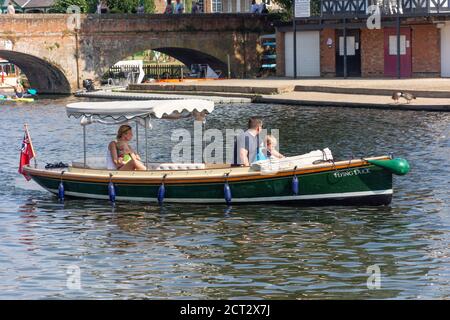 Family on motor boat on River Avon, Stratford-upon-Avon, Warwickshire, England, United Kingdom Stock Photo